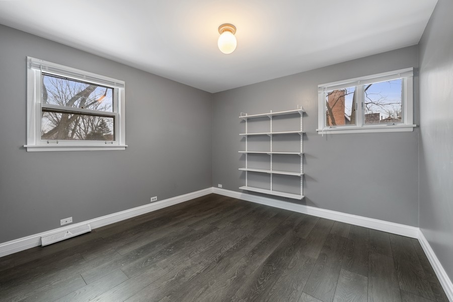 643 Robin Lane Glencoe, IL 60022 - Photo 19 of 32 a view of an empty room with a painting on the wall