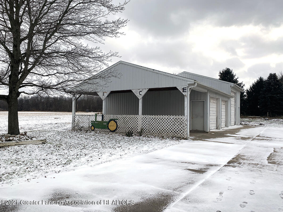 1601 South College Road Mason, MI 48854 - Photo 6 of 35 05-polebarn-side