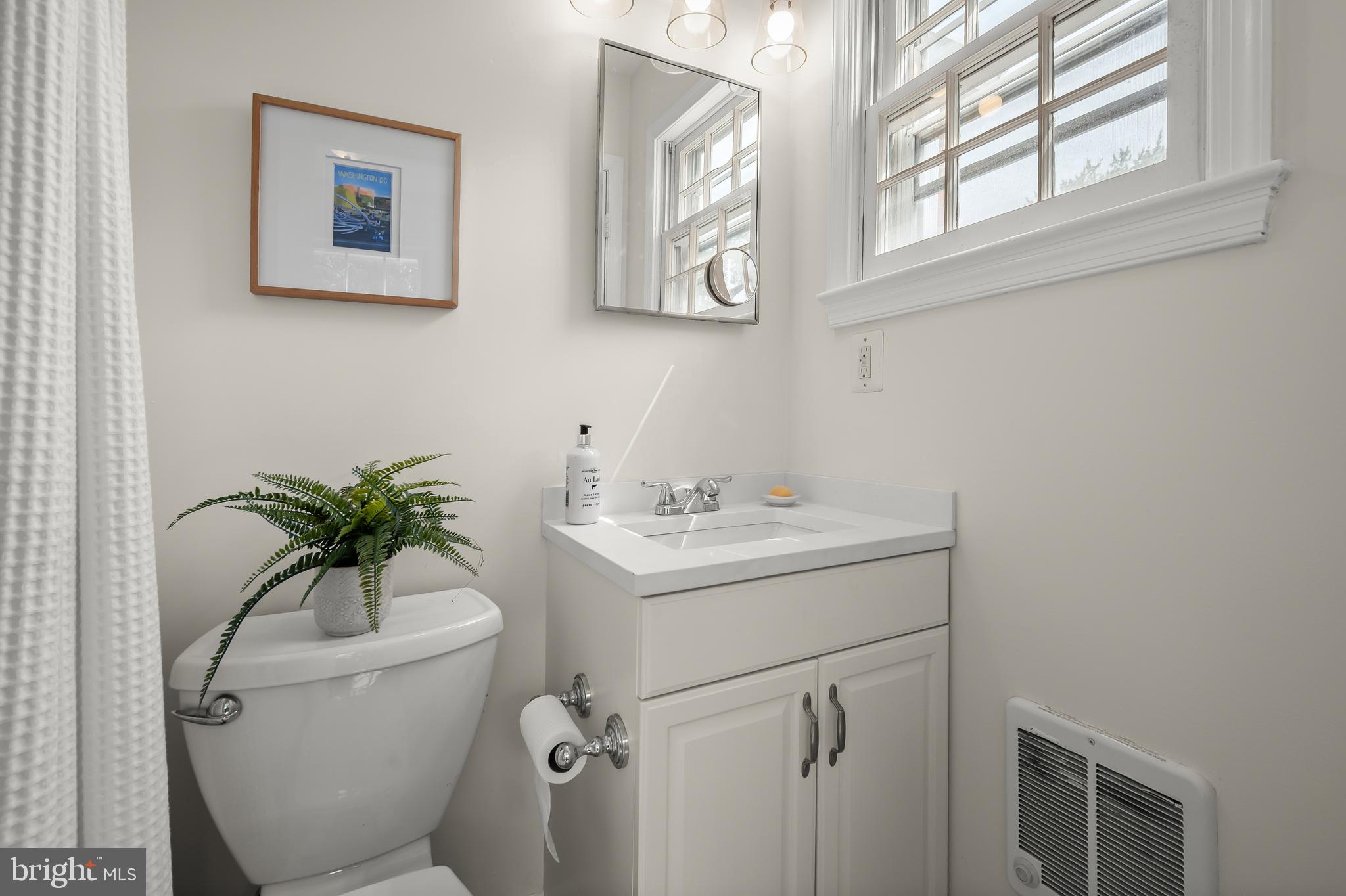 2110 Dayton Street Silver Spring, MD 20902 - Photo 33 of 54 Ensuite bath