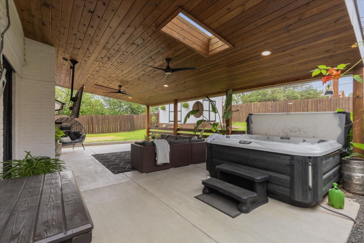 208 Skyloop Drive Austin, TX 78745 - Photo 23 of 34