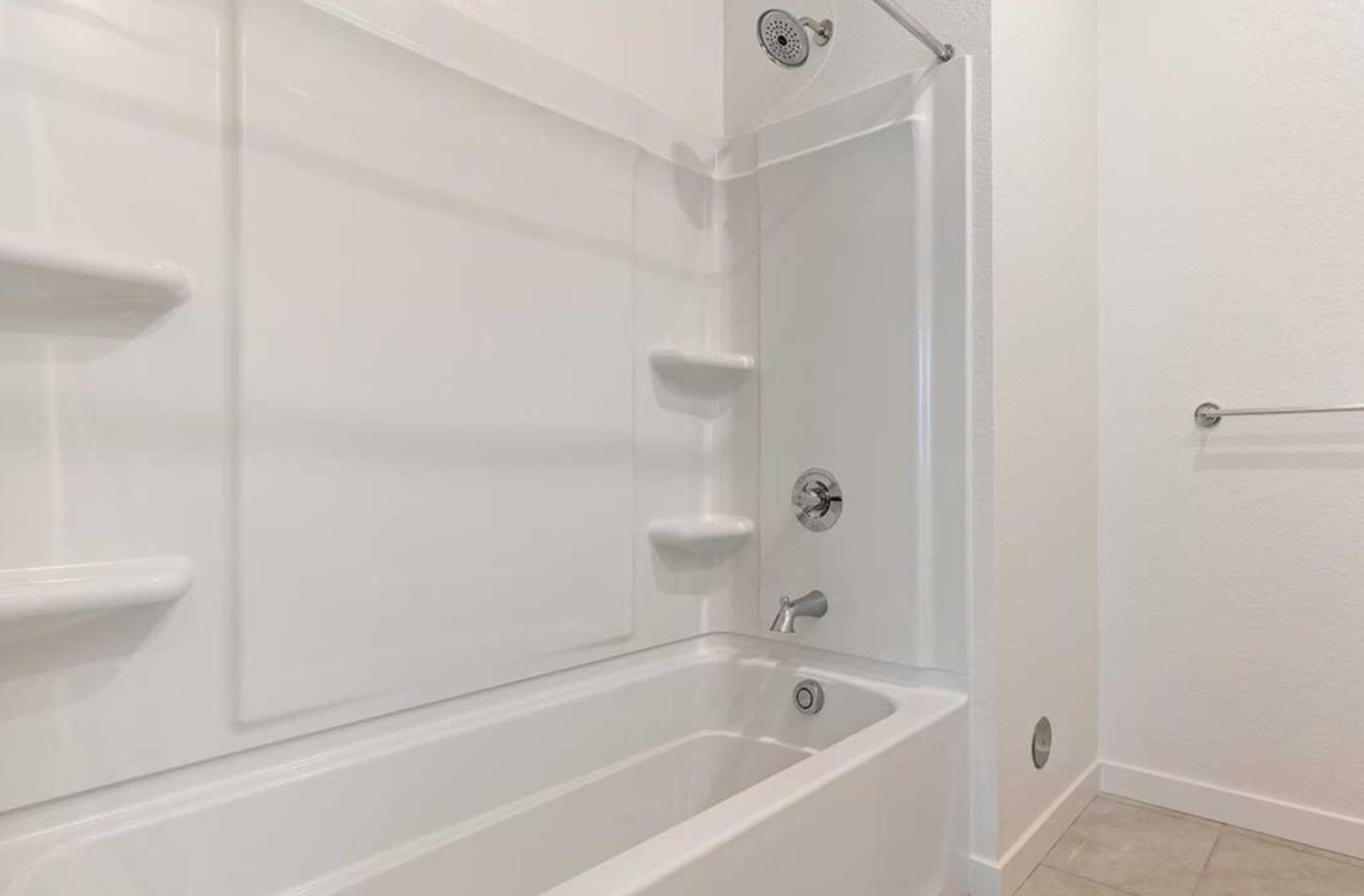 6681 Optimum Loop San Jose, CA 95119 - Photo 9 of 33 a bathroom with a bathtub