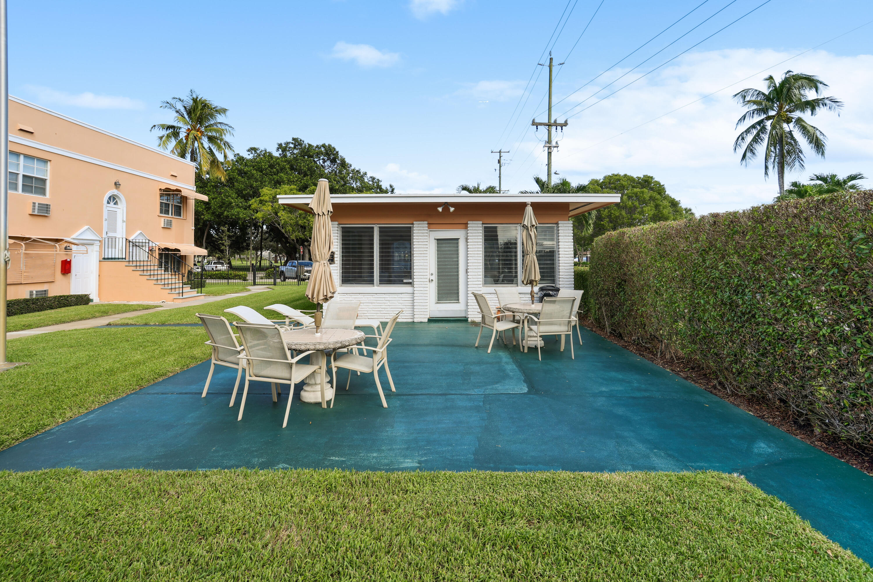 31 South Golfview Road, Unit 13 Lake Worth Beach, FL 33460 - Photo 1 of 32 0E2A5832