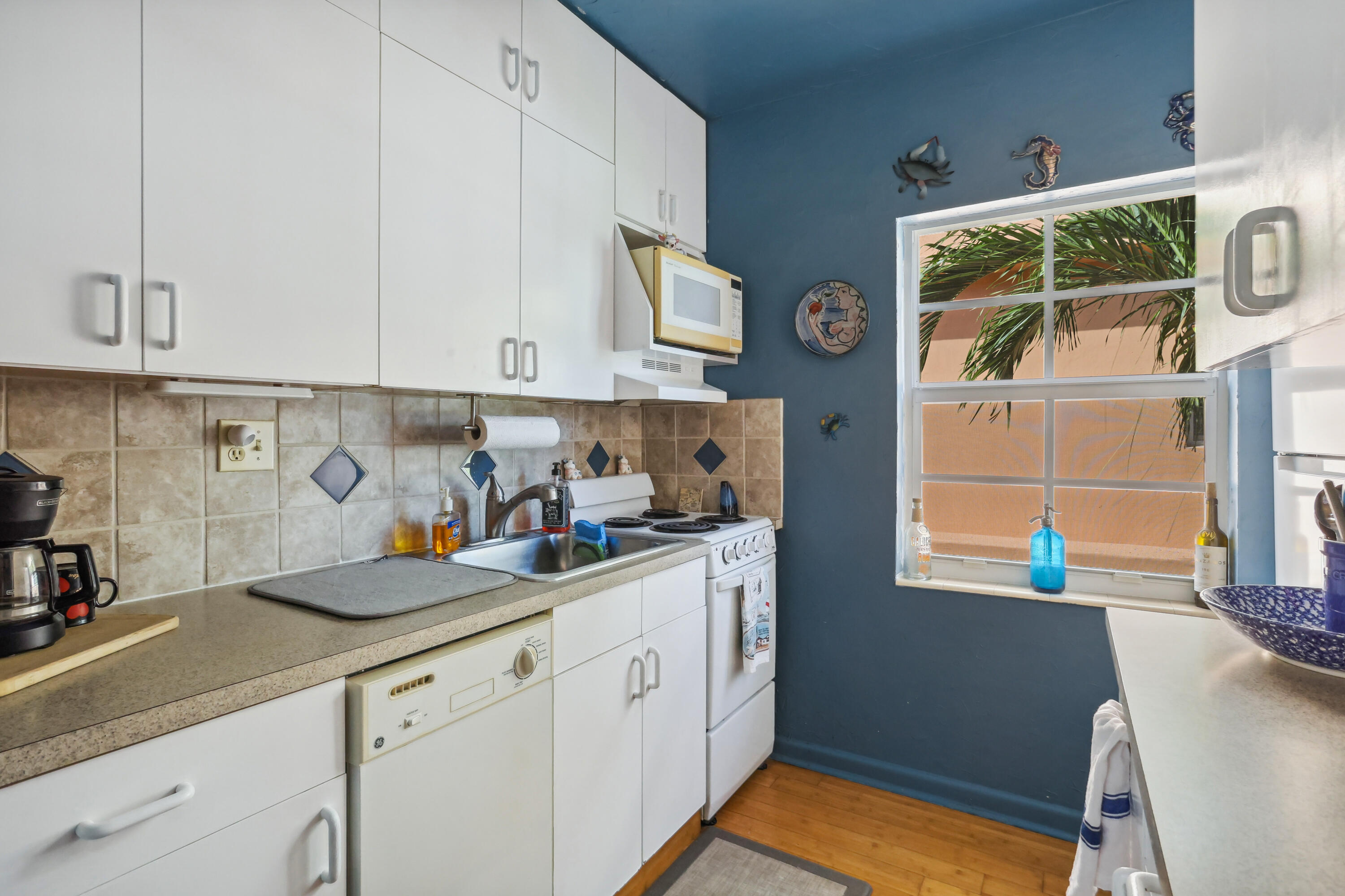 31 South Golfview Road, Unit 13 Lake Worth Beach, FL 33460 - Photo 7 of 32 0E2A5862