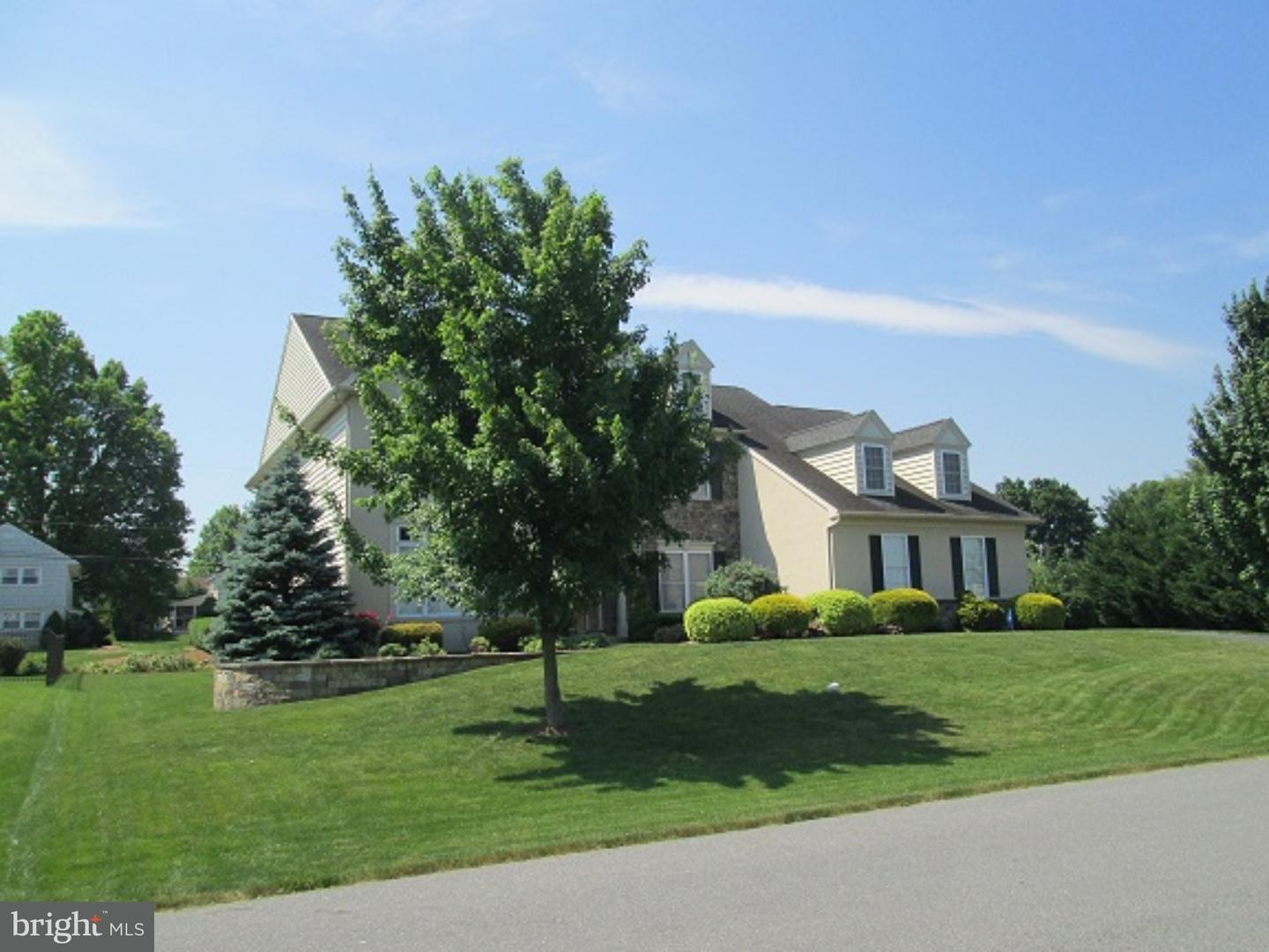 1406 Fieldstone Road Reading, PA 19608 - Photo 2 of 25 Gallery Image 2