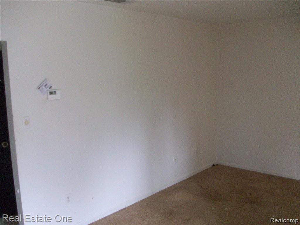 947 Medford Court Rochester, MI 48307 - Photo 5 of 11 living room