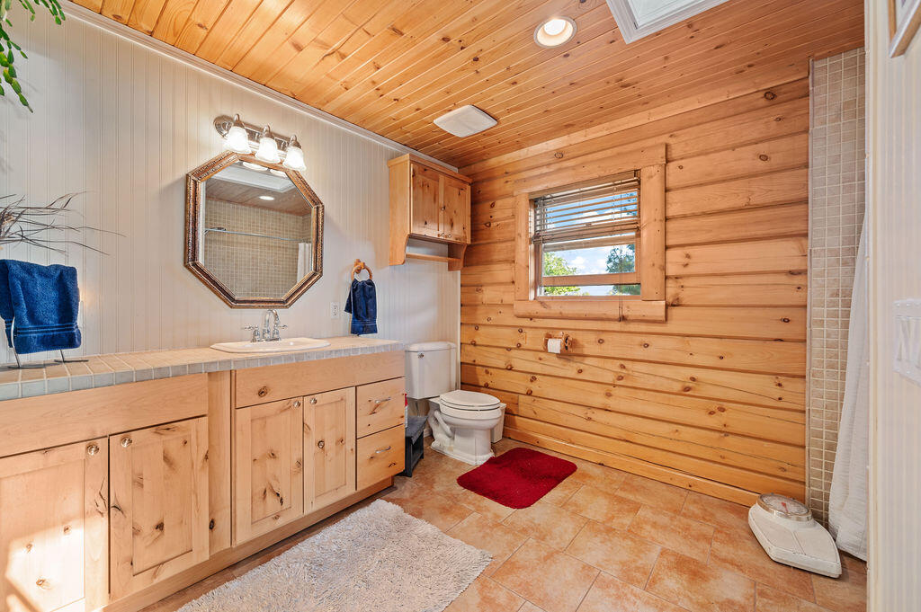 2957 Mark Court Chiloquin, OR 97624 - Photo 14 of 30