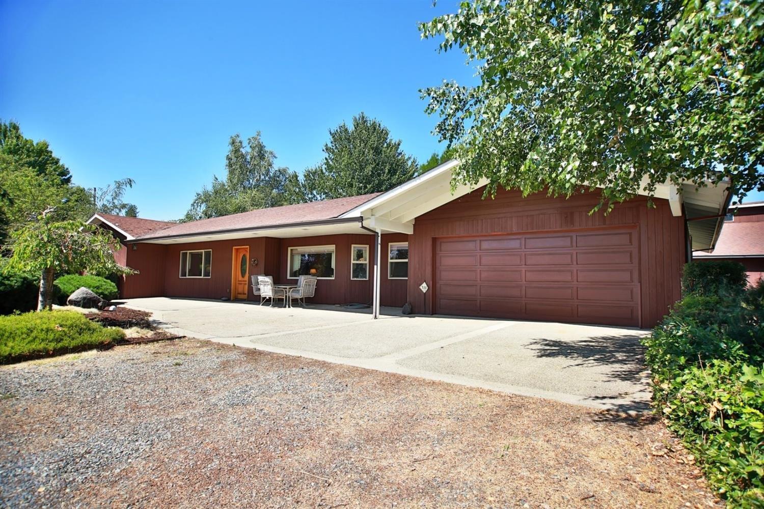 1300 Rounds Avenue Grants Pass, OR 97527 - Photo 1 of 25 Large Home of 2275sq ft.