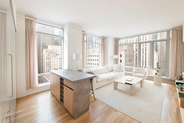 $1,295,000 | 18 West 48th Street, Unit 18E | Midtown Central