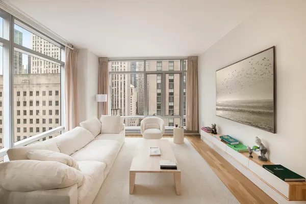 $1,295,000 | 18 West 48th Street, Unit 18E | Midtown Central