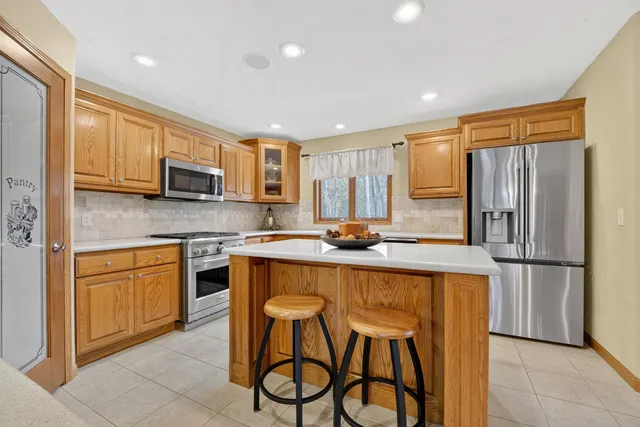 $565,000 | N3560 Oakwood Pass, New London, WI 54961