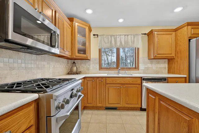 $565,000 | N3560 Oakwood Pass, New London, WI 54961