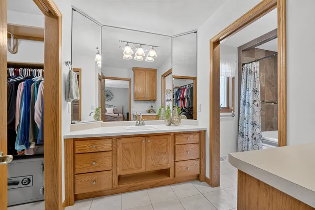 $565,000 | N3560 Oakwood Pass, New London, WI 54961