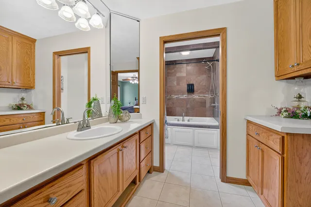 $565,000 | N3560 Oakwood Pass, New London, WI 54961