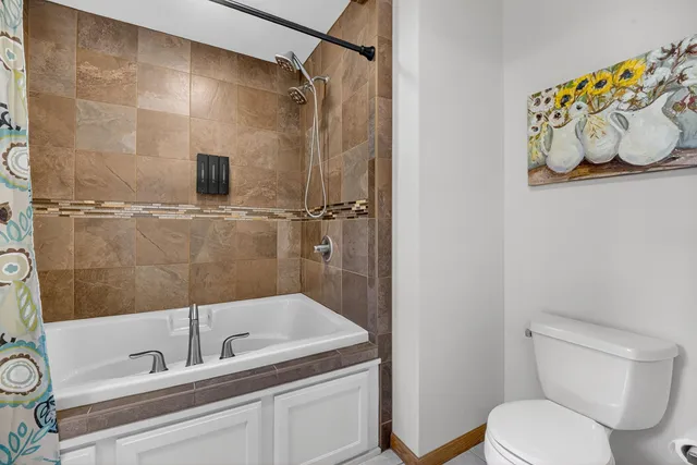 $565,000 | N3560 Oakwood Pass, New London, WI 54961