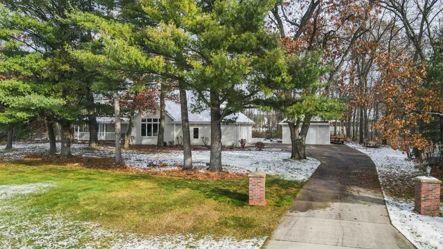 $565,000 | N3560 Oakwood Pass, New London, WI 54961