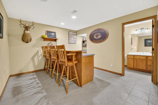 $565,000 | N3560 Oakwood Pass, New London, WI 54961