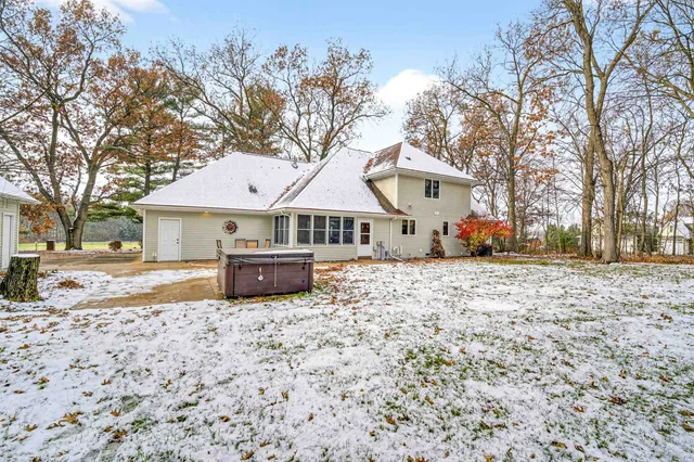 $565,000 | N3560 Oakwood Pass, New London, WI 54961