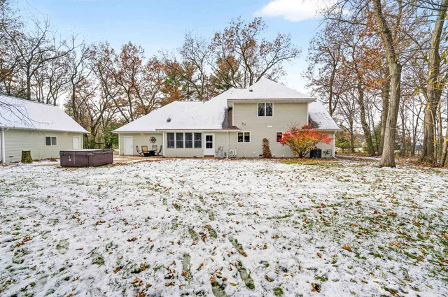 $565,000 | N3560 Oakwood Pass, New London, WI 54961