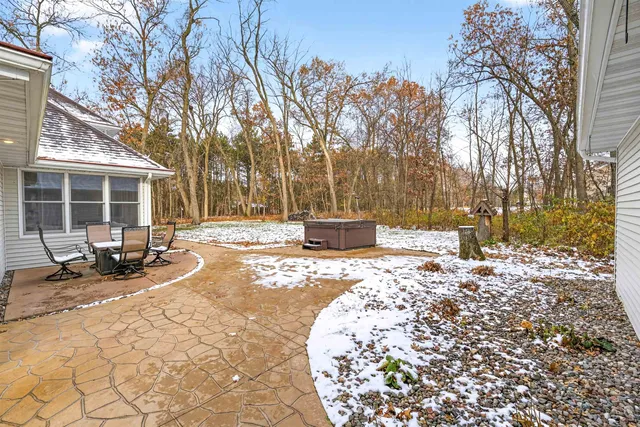 $565,000 | N3560 Oakwood Pass, New London, WI 54961