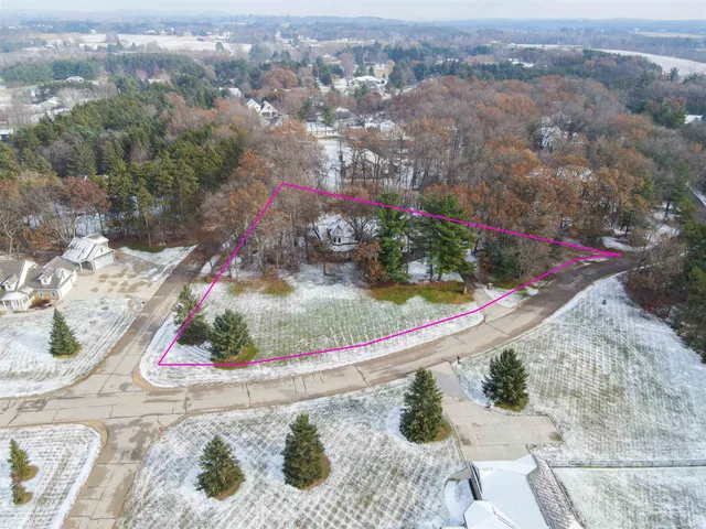 $565,000 | N3560 Oakwood Pass, New London, WI 54961