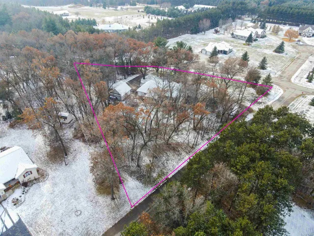 $565,000 | N3560 Oakwood Pass, New London, WI 54961