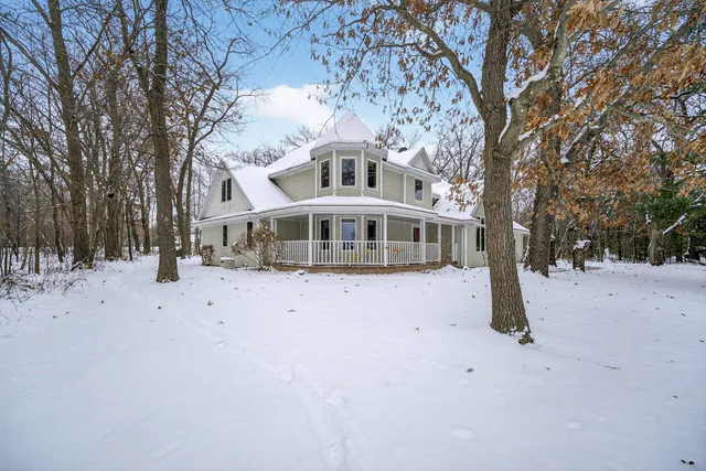 $565,000 | N3560 Oakwood Pass, New London, WI 54961