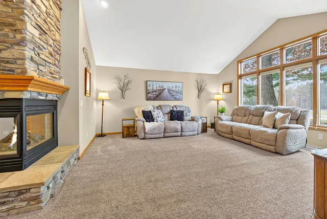 $565,000 | N3560 Oakwood Pass, New London, WI 54961