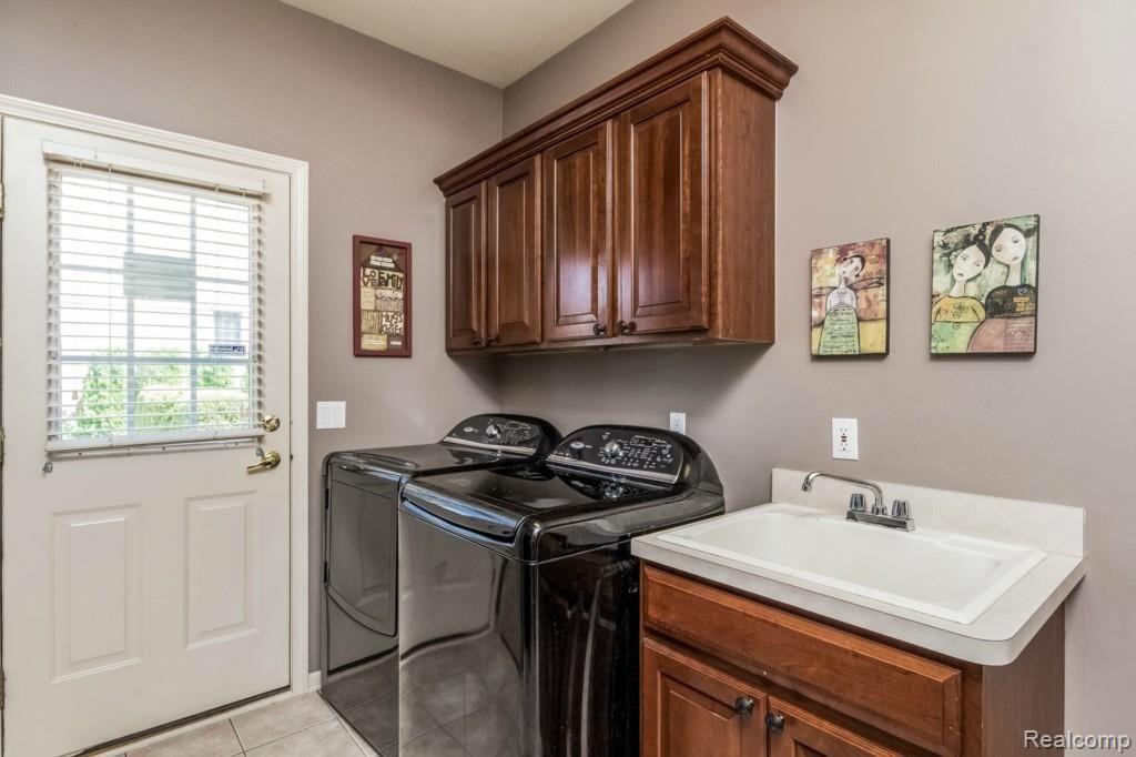 1046 Miners Run Rochester, MI 48306 - Photo 27 of 74 027-Laundry_Room-1842002-medium.jpg