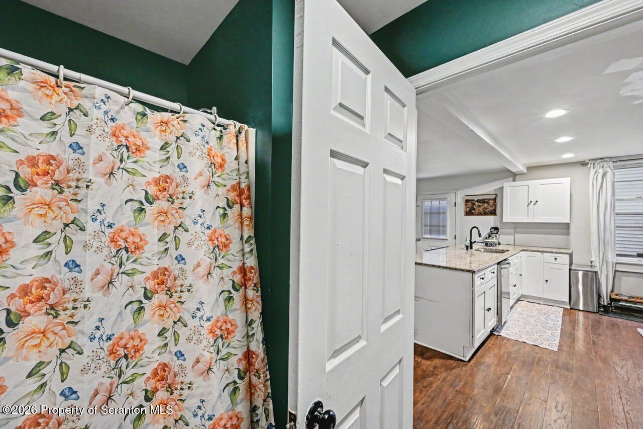 933 Fisk Street Scranton, PA 18509 - Photo 30 of 63 Full Bathroom