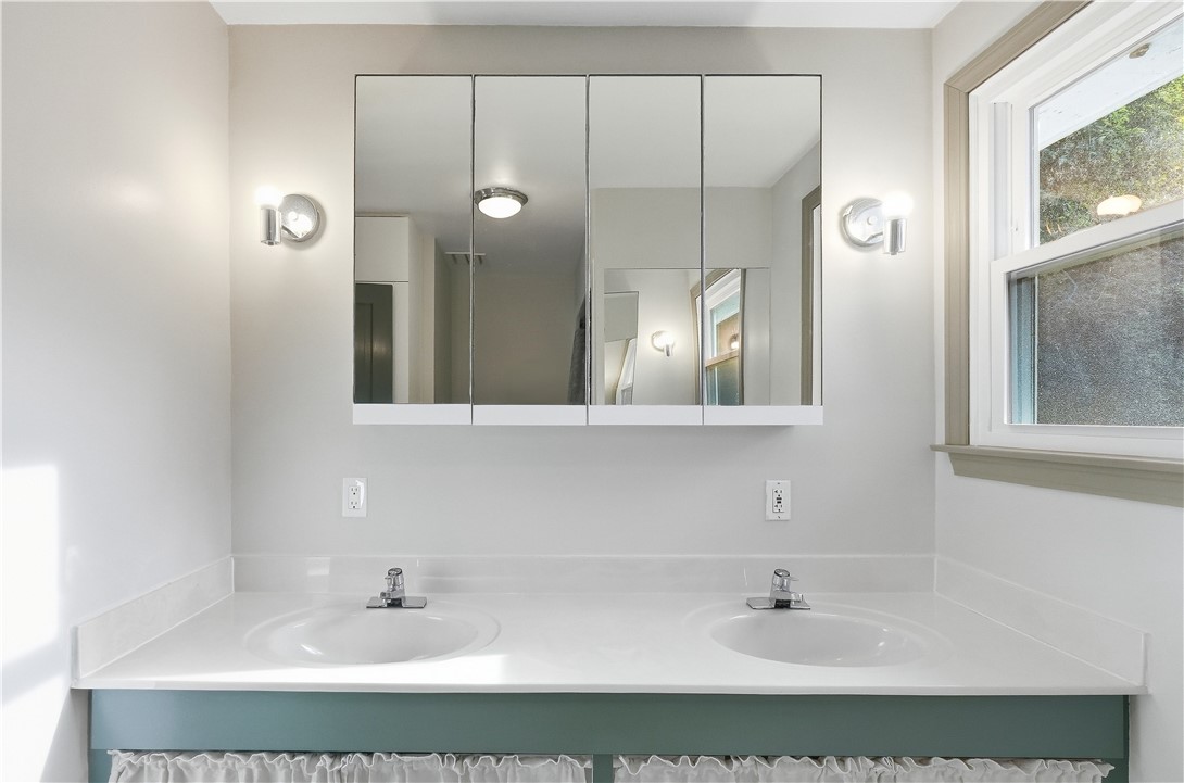 455 Lake Road Tiverton, RI 02878 - Photo 12 of 27 Gallery Image 12