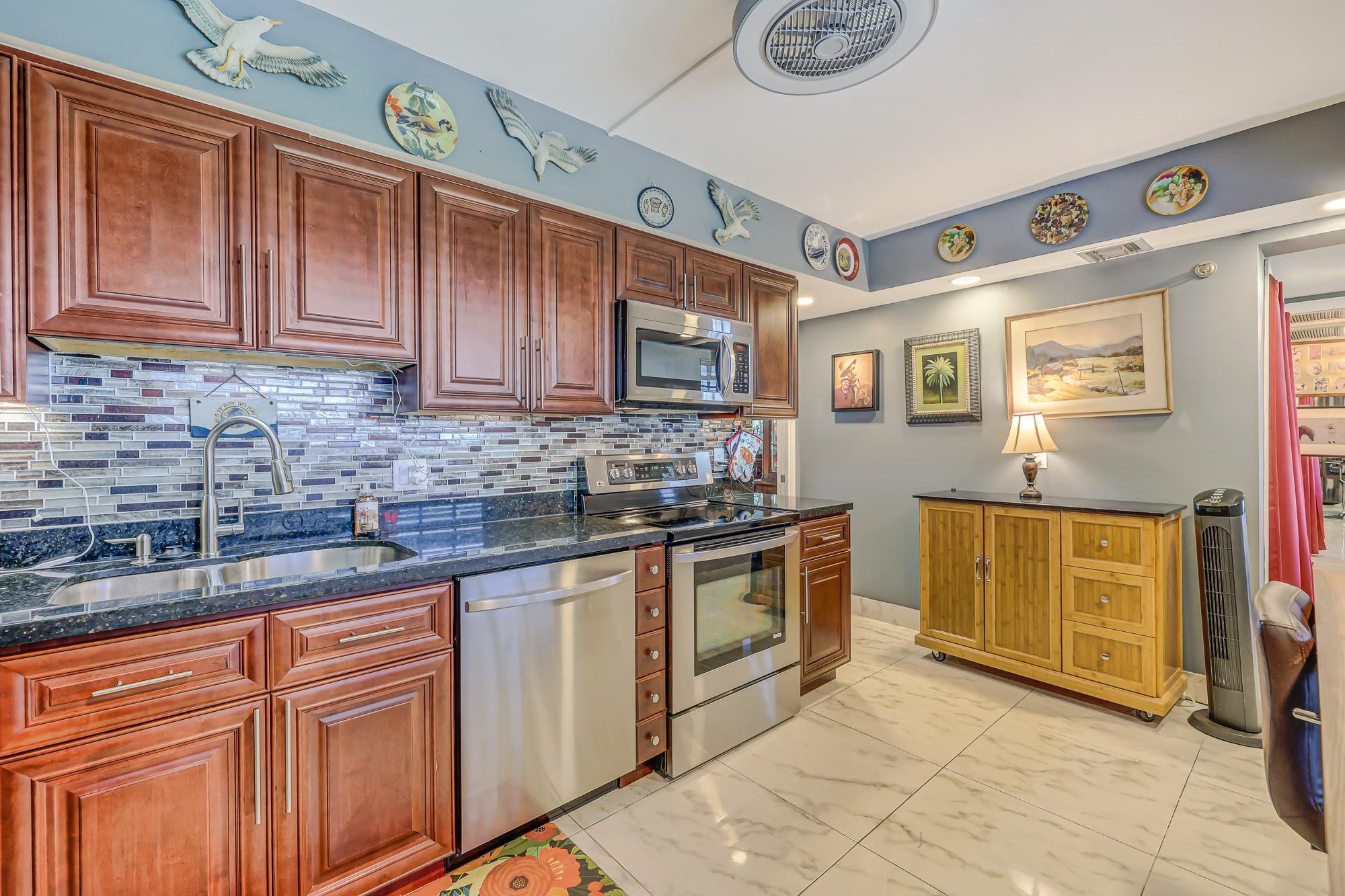 3520 Oaks Way, Unit 809 Pompano Beach, FL 33069 - Photo 12 of 39 Photo 12