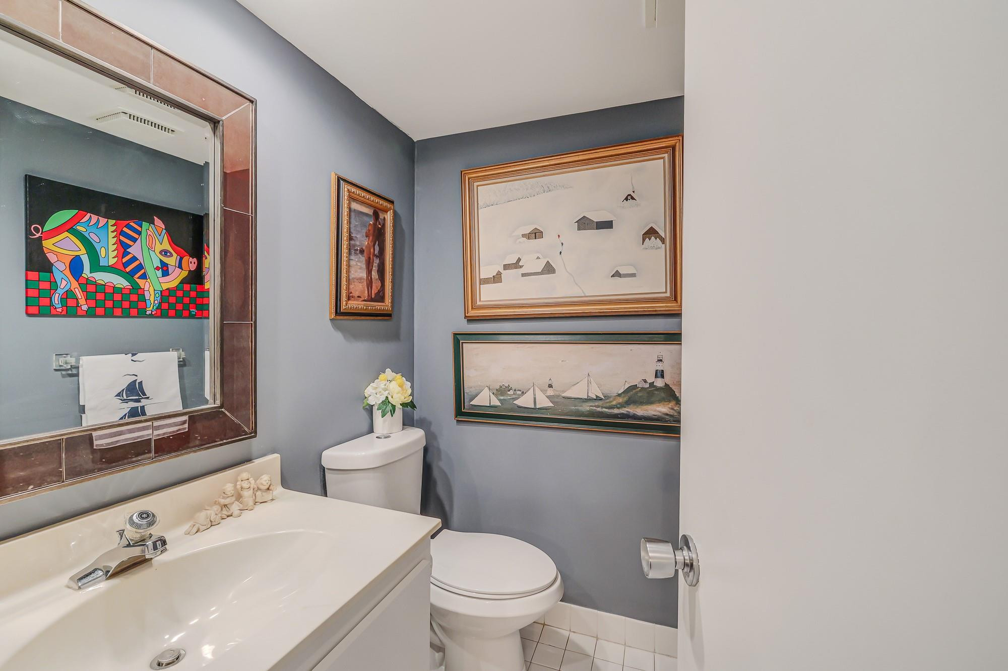 3520 Oaks Way, Unit 809 Pompano Beach, FL 33069 - Photo 18 of 39 Powder room just off the entry