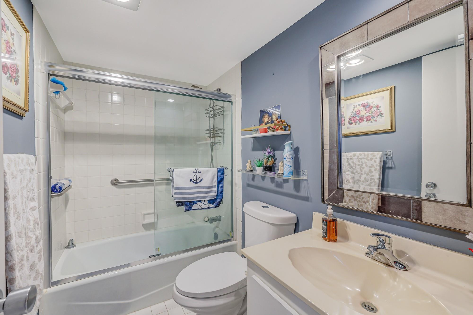 3520 Oaks Way, Unit 809 Pompano Beach, FL 33069 - Photo 26 of 39 Photo 26