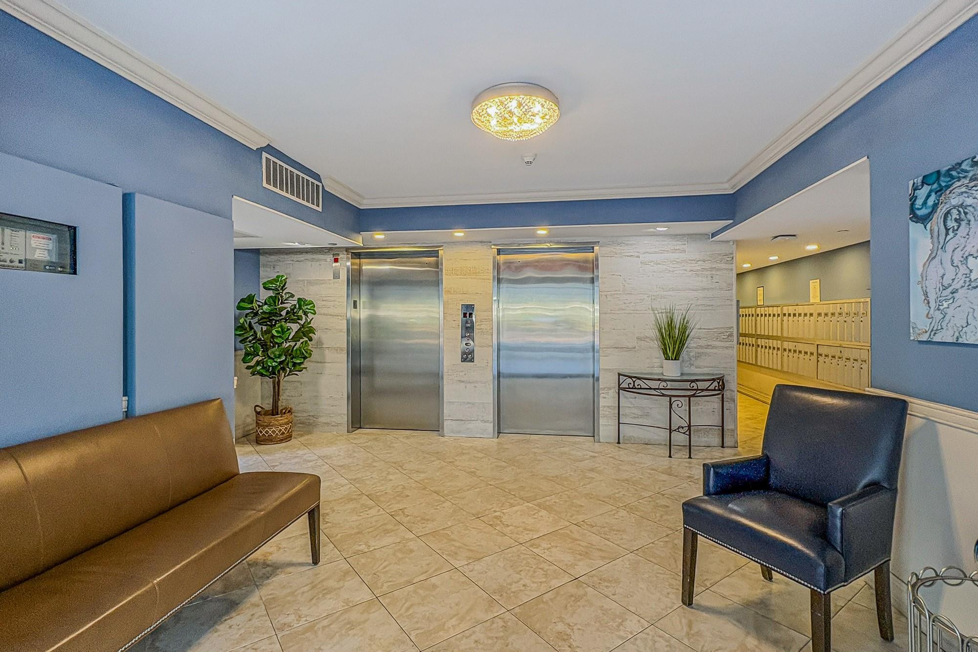 3520 Oaks Way, Unit 809 Pompano Beach, FL 33069 - Photo 35 of 39 Building lobby