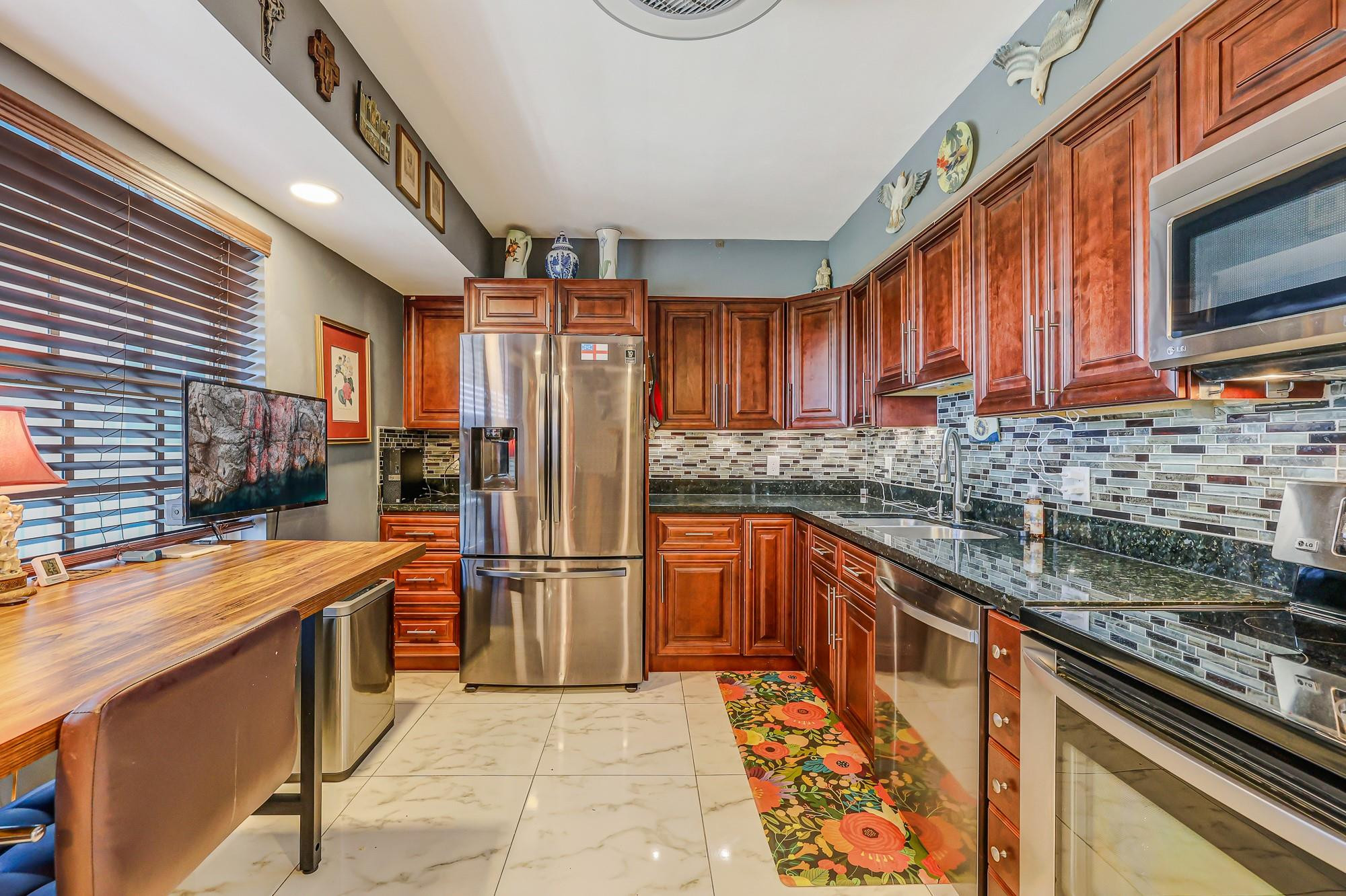 3520 Oaks Way, Unit 809 Pompano Beach, FL 33069 - Photo 10 of 39 Photo 10