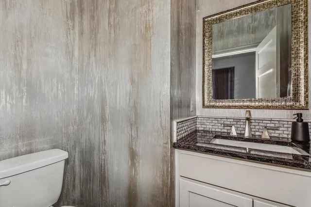 $599,900 | 1619 North Lakeside Drive, Andover, KS 67002