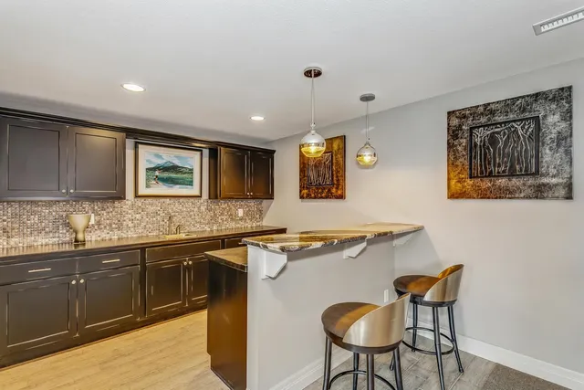 $599,900 | 1619 North Lakeside Drive, Andover, KS 67002