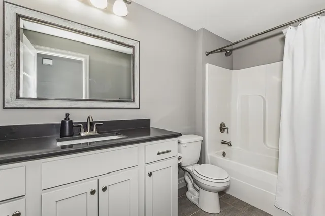 $599,900 | 1619 North Lakeside Drive, Andover, KS 67002