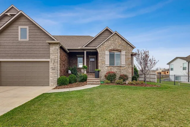 $599,900 | 1619 North Lakeside Drive, Andover, KS 67002