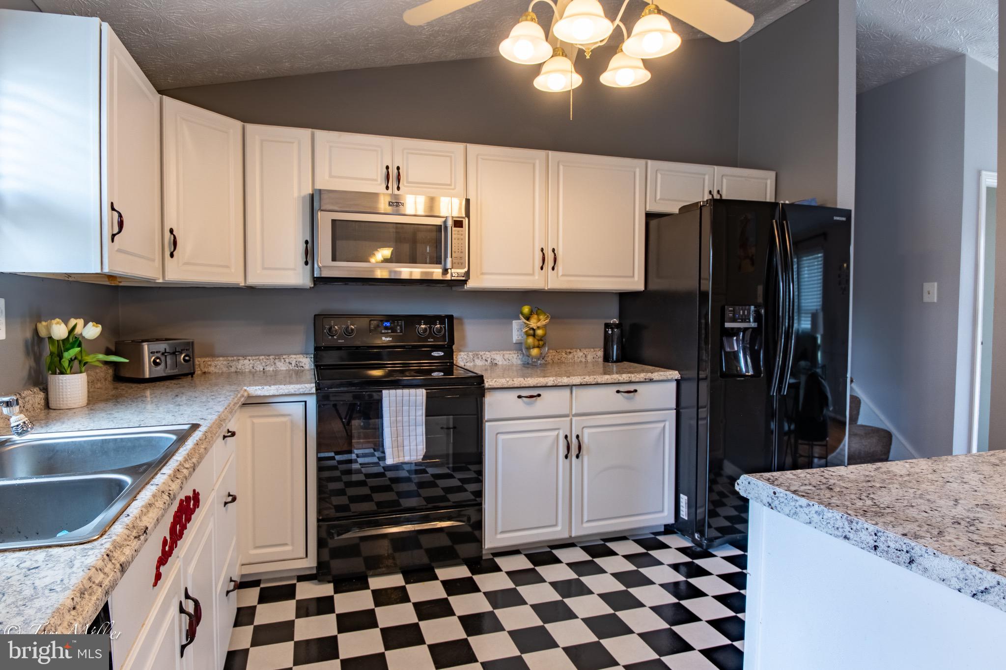 8802 Goldentree Lane Baltimore, MD 21221 - Photo 8 of 38 Gallery Image 8
