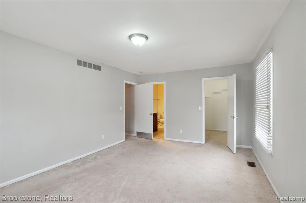 36875 Chesapeake Road Farmington Hills, MI 48335 - Photo 26 of 41