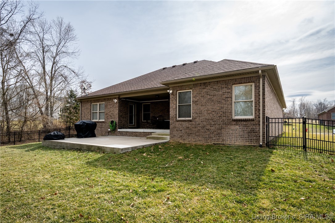 424 Pine Dr Circle Henryville, IN 47126 - Photo 36 of 41