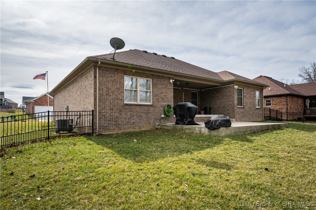 424 Pine Dr Circle Henryville, IN 47126 - Photo 38 of 41