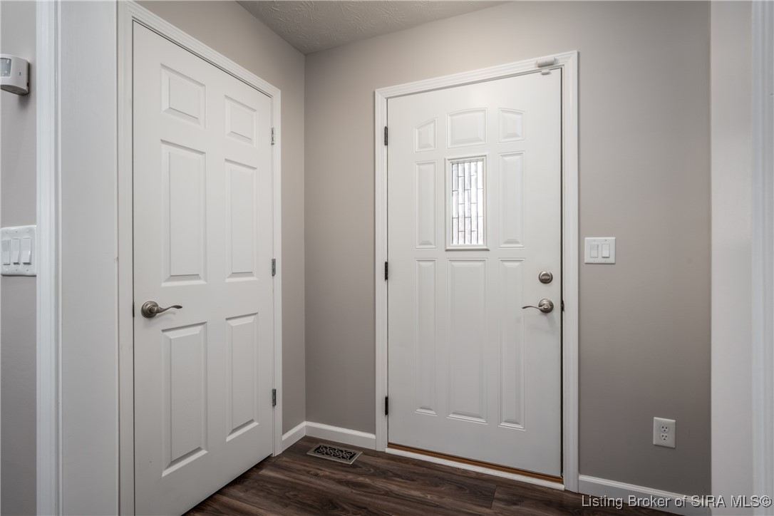 424 Pine Dr Circle Henryville, IN 47126 - Photo 4 of 41