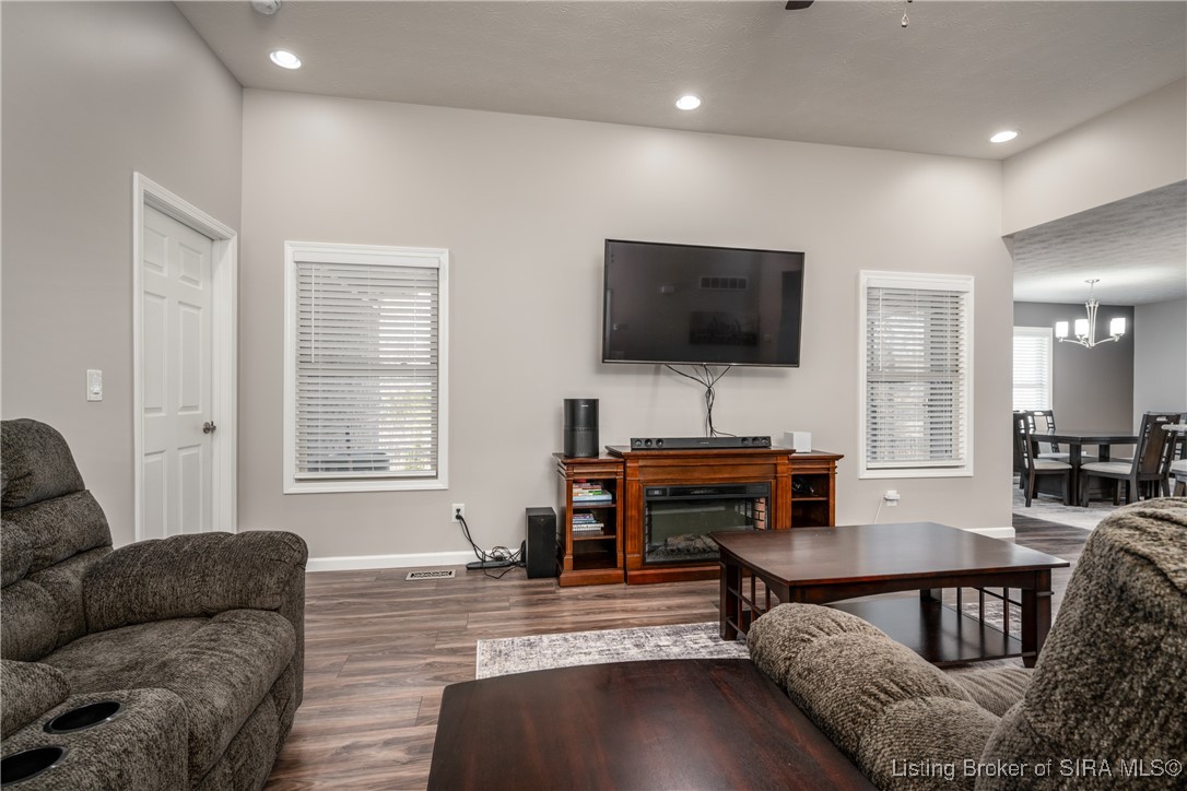 424 Pine Dr Circle Henryville, IN 47126 - Photo 6 of 41