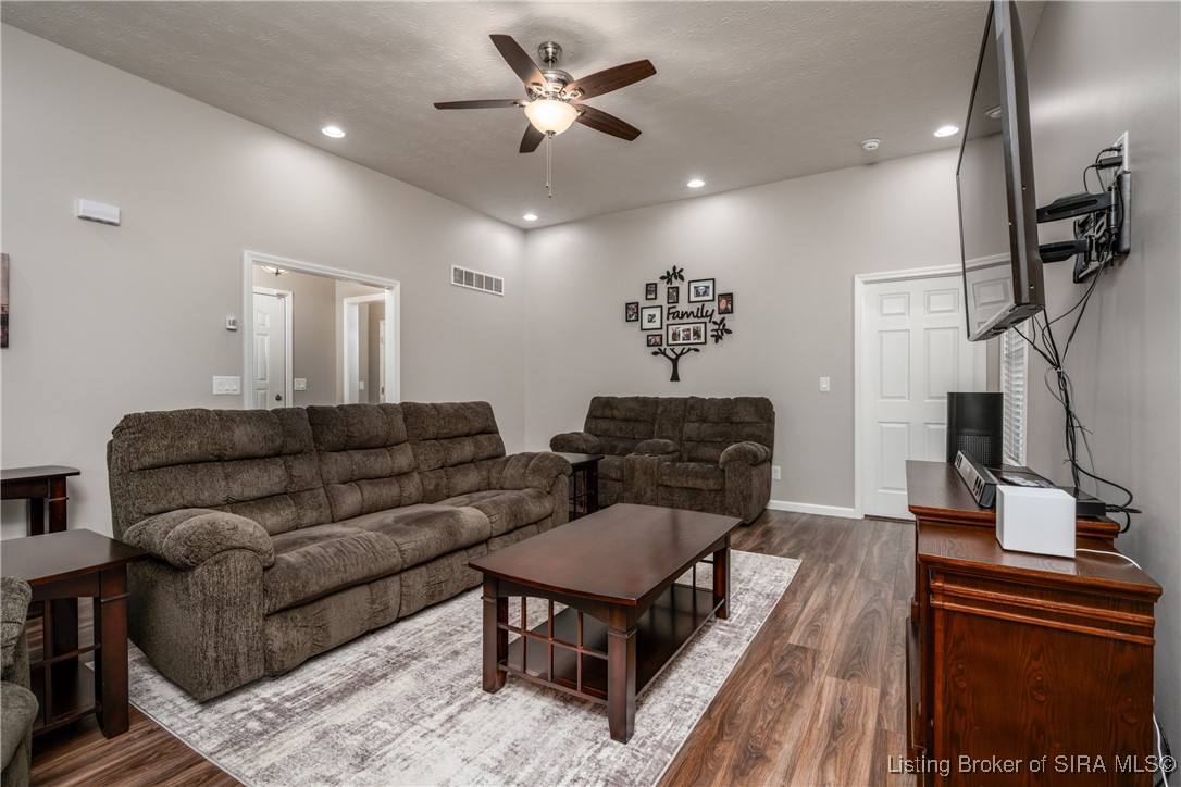 424 Pine Dr Circle Henryville, IN 47126 - Photo 8 of 41