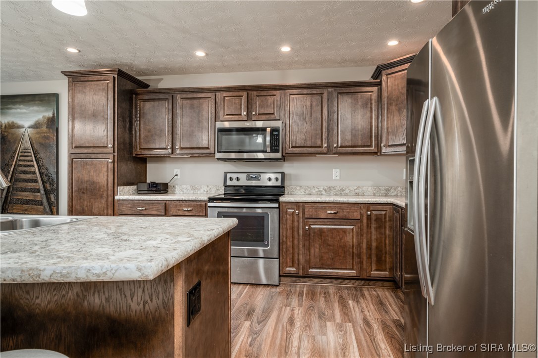 424 Pine Dr Circle Henryville, IN 47126 - Photo 10 of 41