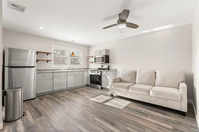 $2,000 | 341 Main Street, Unit C, Islip, NY 11751