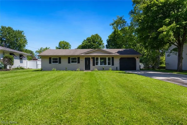 $209,900 | 4542 Plumbrook Drive, Canfield, OH 44406
