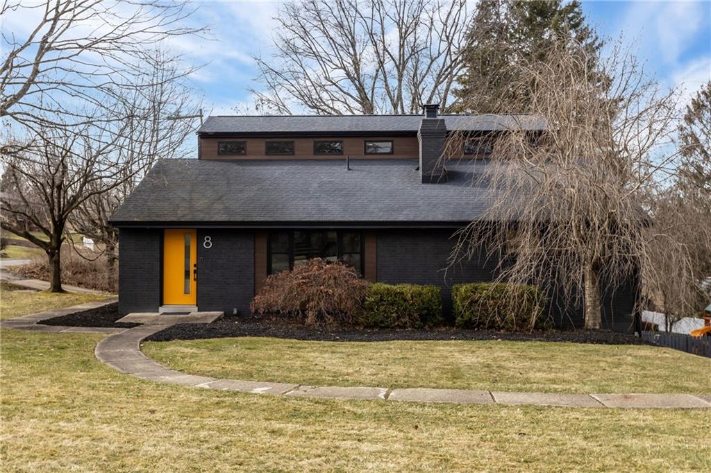 8 Robin Road McKees Rocks, PA 15136 - Photo 2 of 50 Gallery Image 2